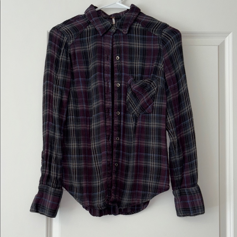 Free People Plaid Button-Up Shirt 🖤